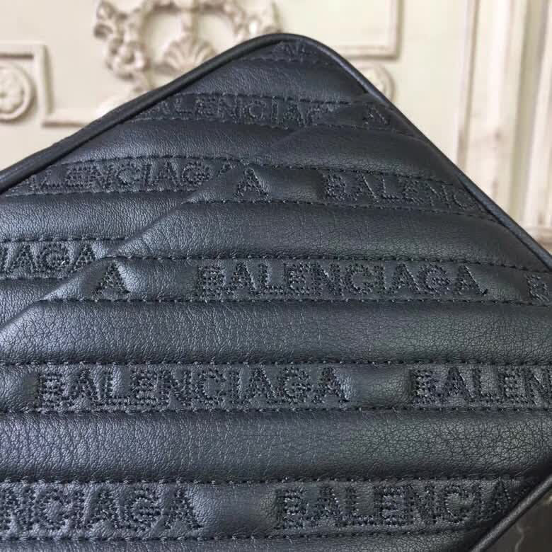 BALENCIAG巴黎世家 BALENCIAG   BLanket 系列 印花絎縫鏈條小方包 包身字母刺繡LOGO 時尚百搭斜挎包  BL1335